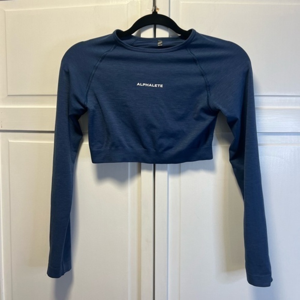 Alphalete Women's Amplify Long Sleeve Crop Top Size Women’s Small Color Blue